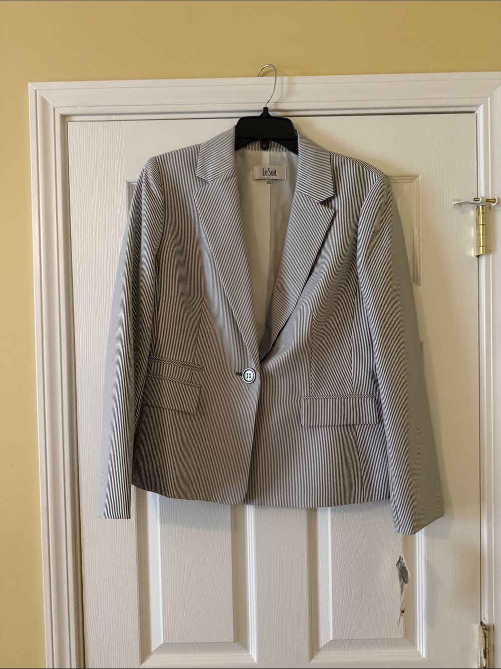2 Piece Le Suit Black/White Pinstripe One-Button Blazer And Pants.
